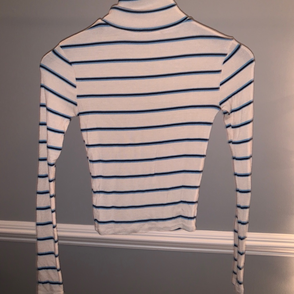 Tillys Turtleneck - Picture 2 of 3